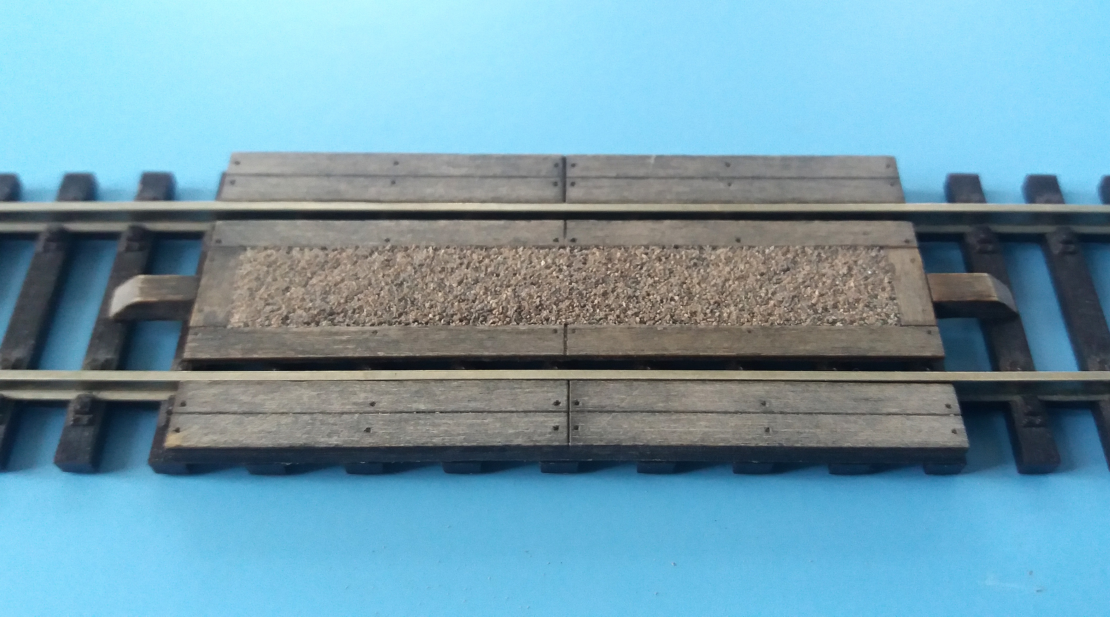 H0 050220 Přejezd  rovný omšelý pro kolej v - 2,1 mm PATINA